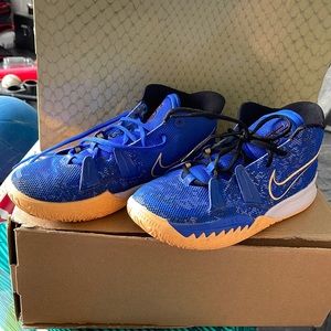 NIKE Kyrie 7 sz 6.5